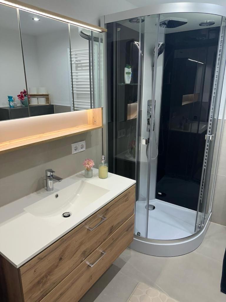 Moderne Ruhige Ferienwohnung Ubstadt-Weiher ภายนอก รูปภาพ