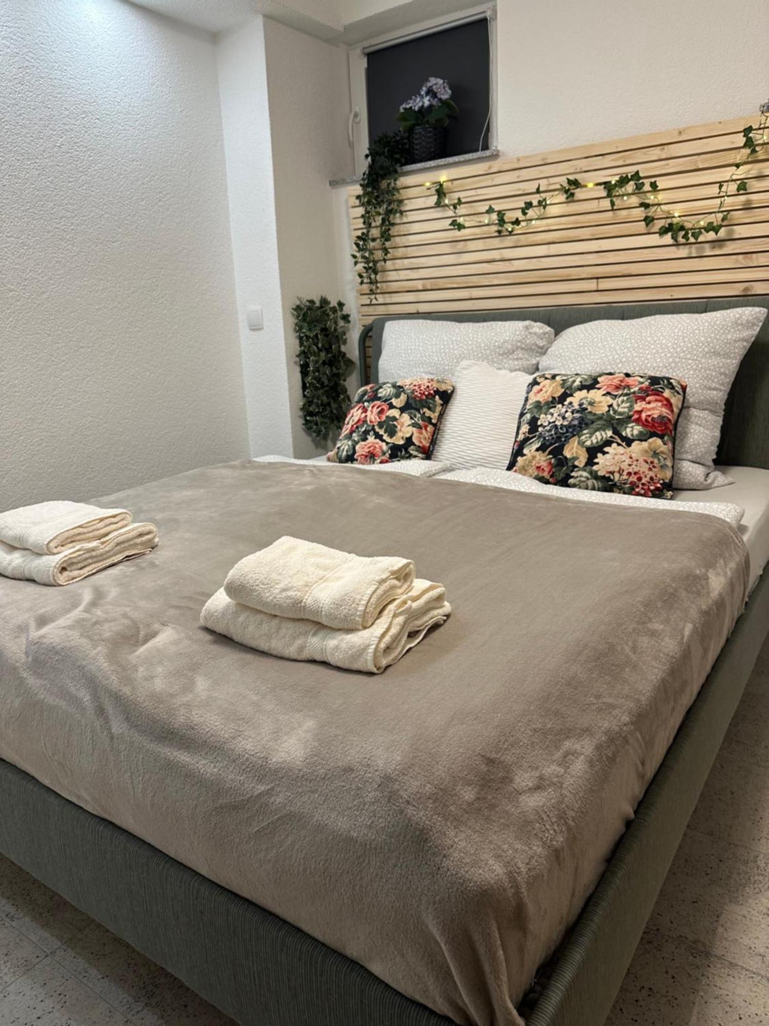 Moderne Ruhige Ferienwohnung Ubstadt-Weiher ภายนอก รูปภาพ